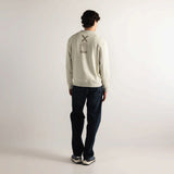 Sudadera Munich Framing Sand arena llevada por modelo, vista trasera