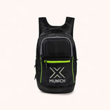 Mochila Munich 7058170 negra con detalles lima de 24 litros, vista frontal