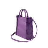 Bolso Munich FUR Tote 7113661 violeta detalle del logo y correa