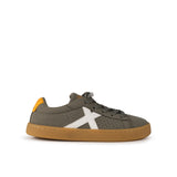 Zapatilla Munich Mini Open kaki con cordones, vista lateral exterior con X blanca
