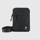 Bolso Bandolera Champion Small Shoulder Bag Negro – Poliéster Reciclado Repelente al Agua (1,6 L) - Puber Sports