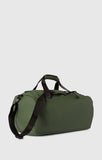 Bolsa de deporte Champion Small Duffel verde kaki vista de detalle con bolsillo frontal