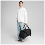 Bolsa PUMA Buzz Medium Sport 091443 negra - Foto de modelo en uso urbano