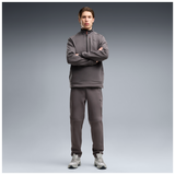 Pantalón Puma PUMATECH Elevated slim gris, conjunto sobre modelo