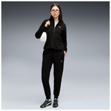 Mujer con el chándal Puma W Twill Standard Suit negro, vista frontal completa