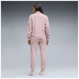 Chándal Puma W Twill Standard Suit rosa sobre modelo, vista trasera