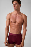 Hombre con el bóxer Guess Joe Trunk granate del pack de 3