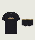 Conjunto Guess de camiseta negra con logo dorado y bóxer trunk a juego